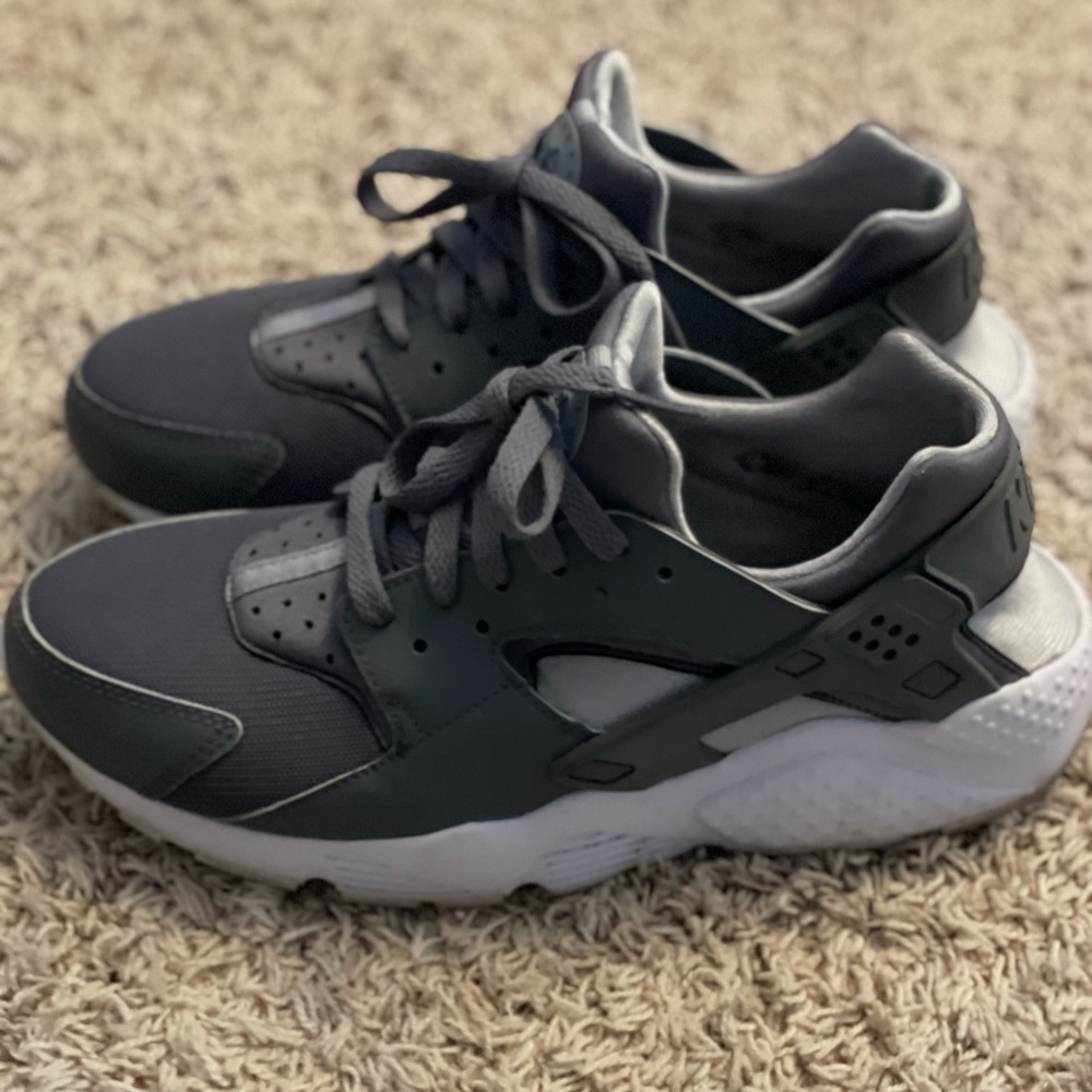 Nike Huarache size 7 youth
